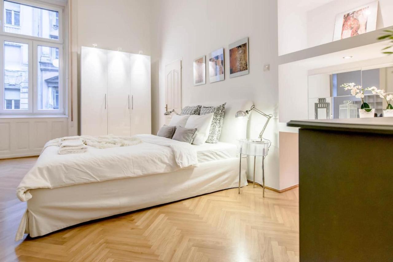 Bourgeois Elegance In The Heart Of Budapest Luaran gambar