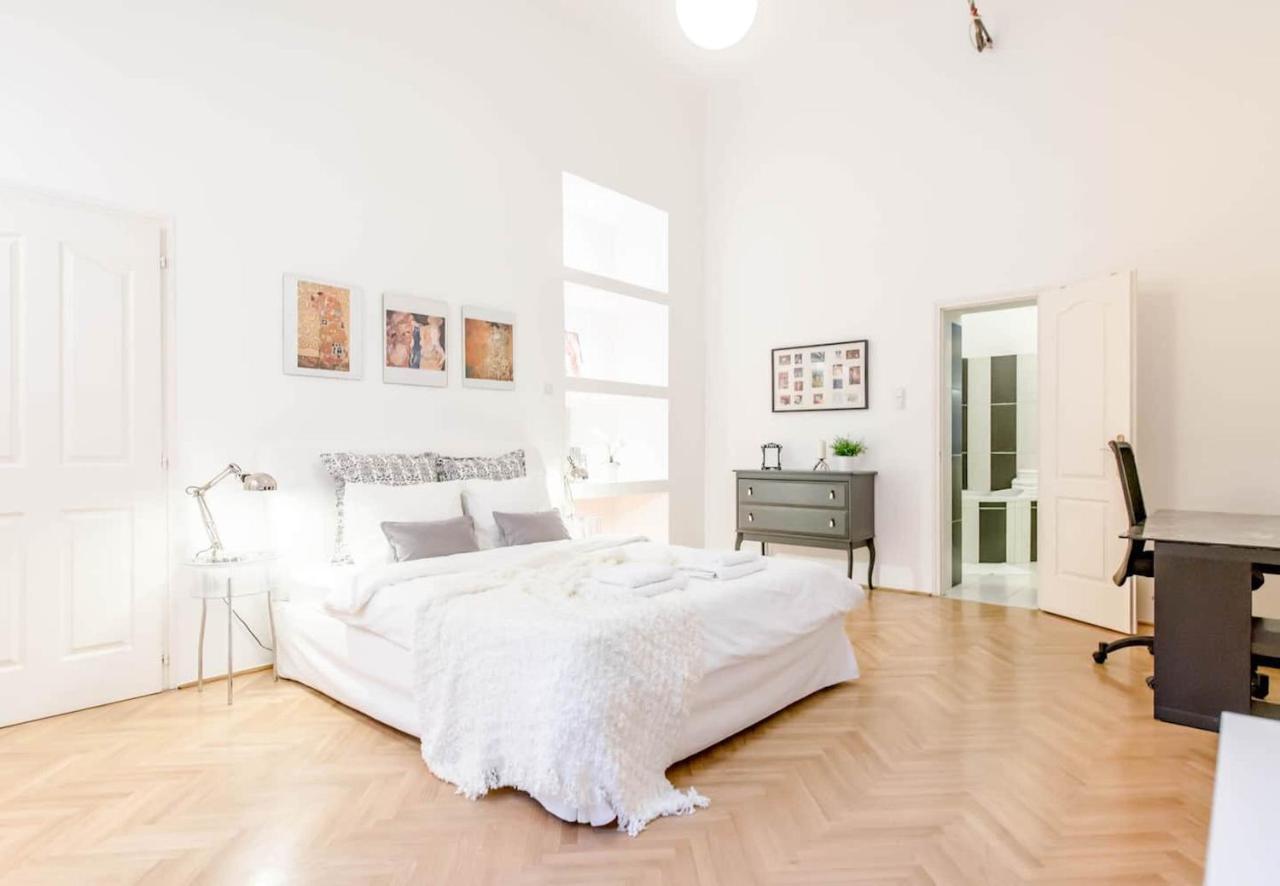 Bourgeois Elegance In The Heart Of Budapest Luaran gambar