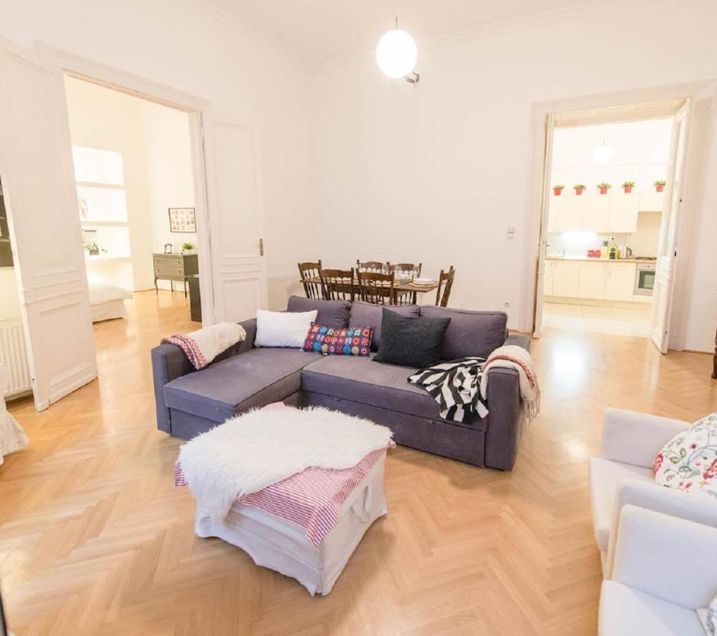 Bourgeois Elegance In The Heart Of Budapest Luaran gambar