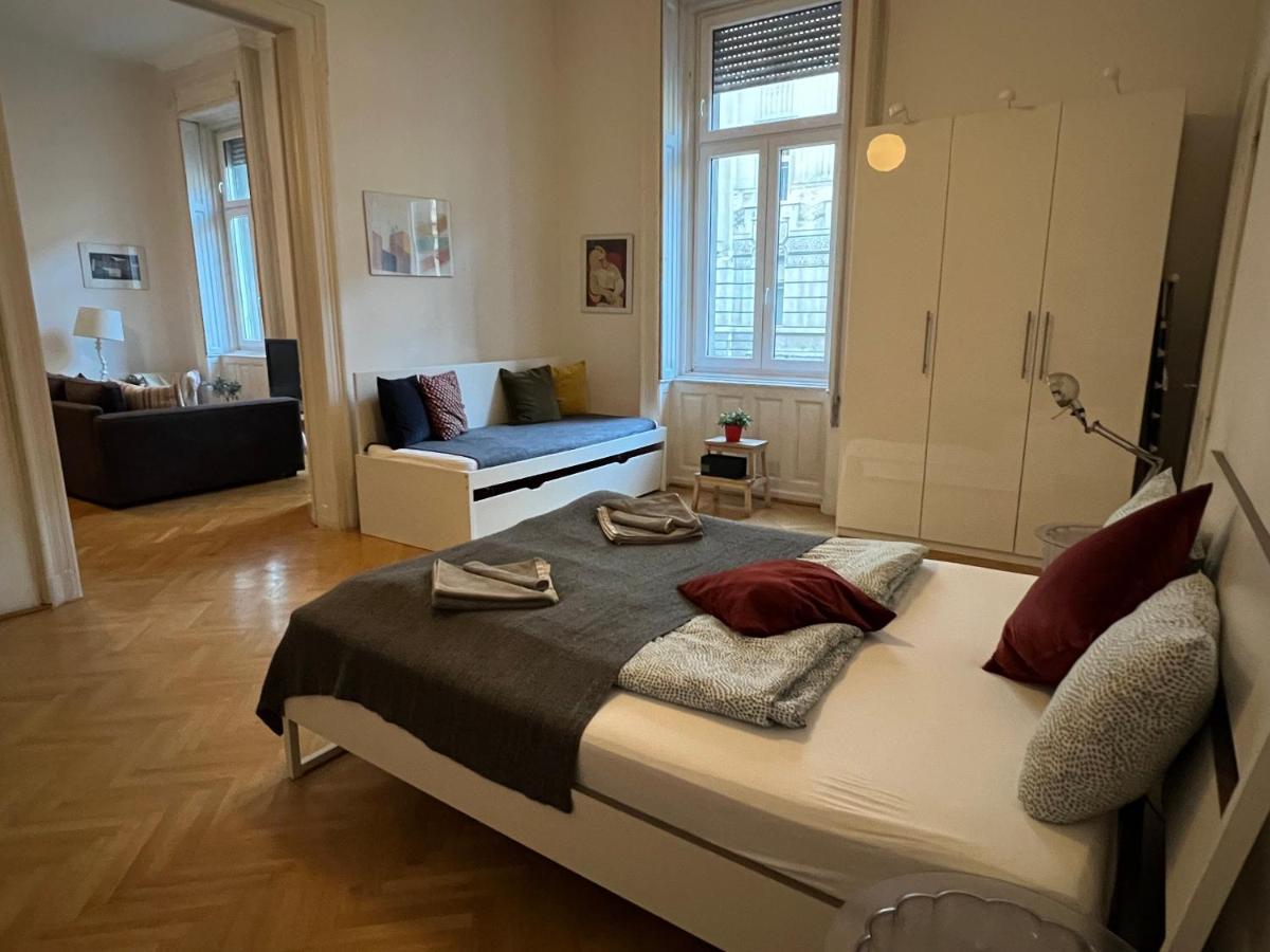 Bourgeois Elegance In The Heart Of Budapest Luaran gambar