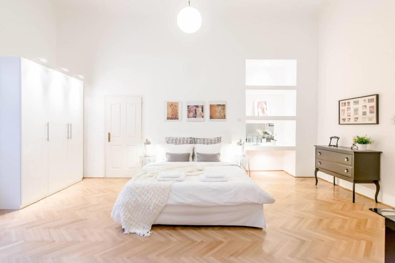 Bourgeois Elegance In The Heart Of Budapest Luaran gambar