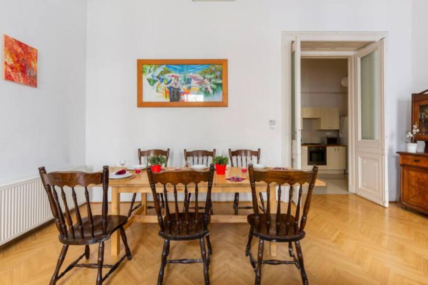 Bourgeois Elegance In The Heart Of Budapest Luaran gambar