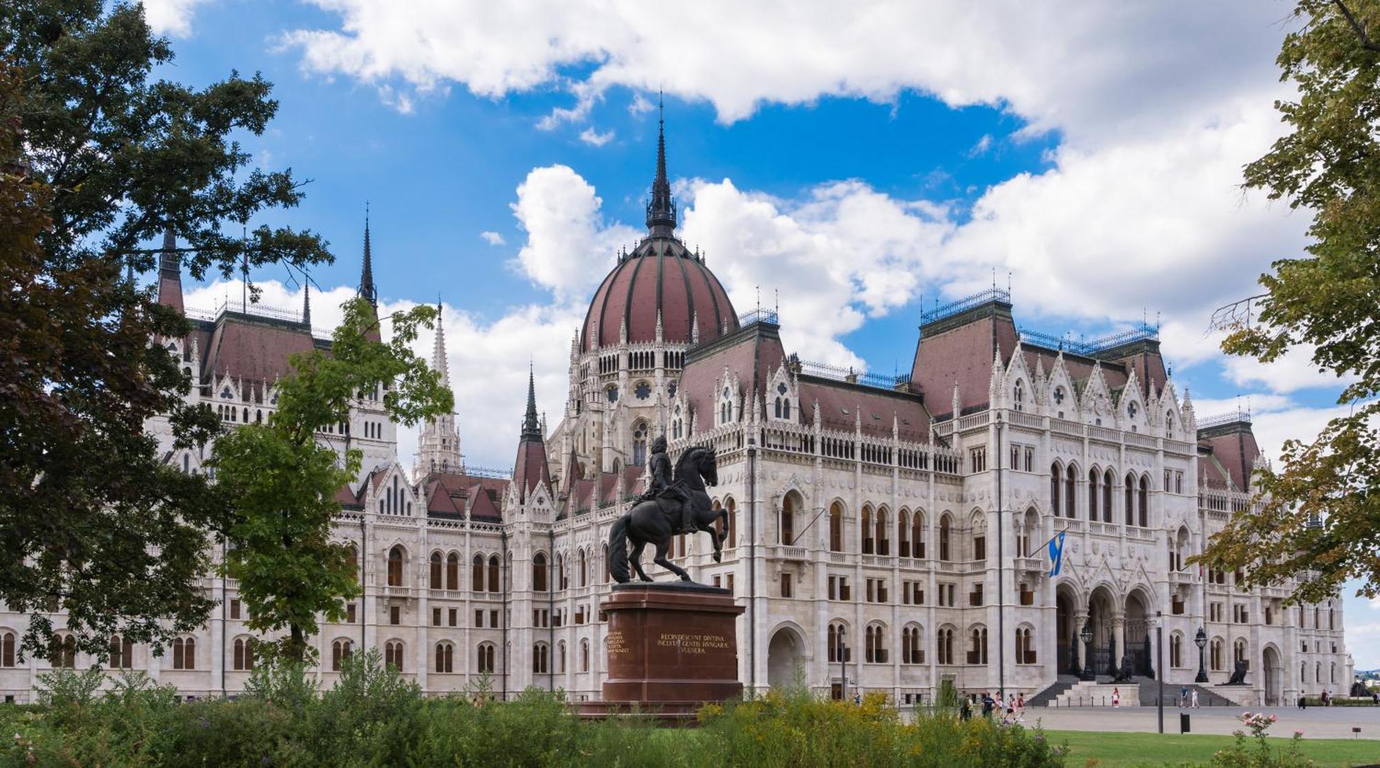 Bourgeois Elegance In The Heart Of Budapest Luaran gambar
