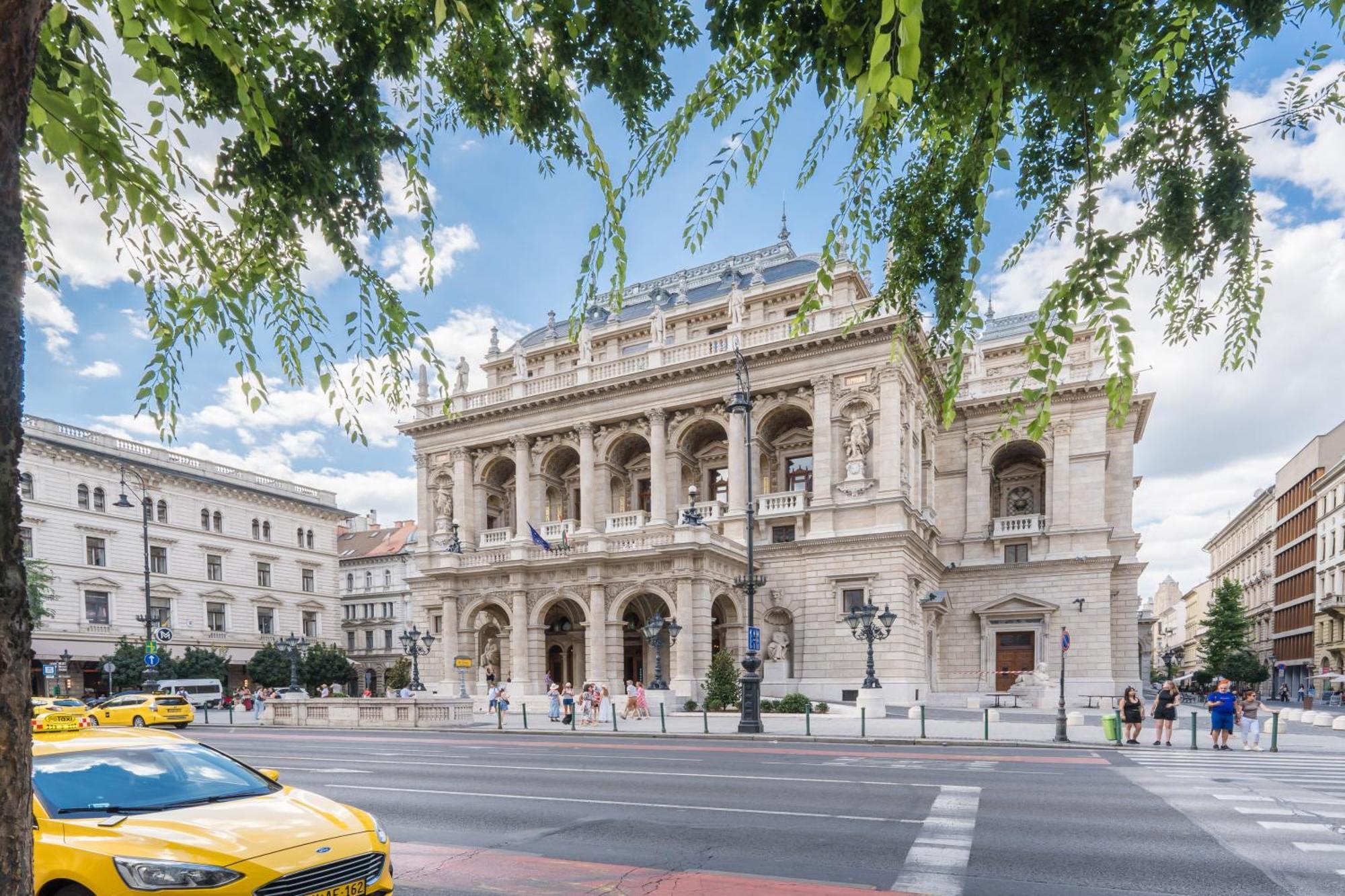 Bourgeois Elegance In The Heart Of Budapest Luaran gambar