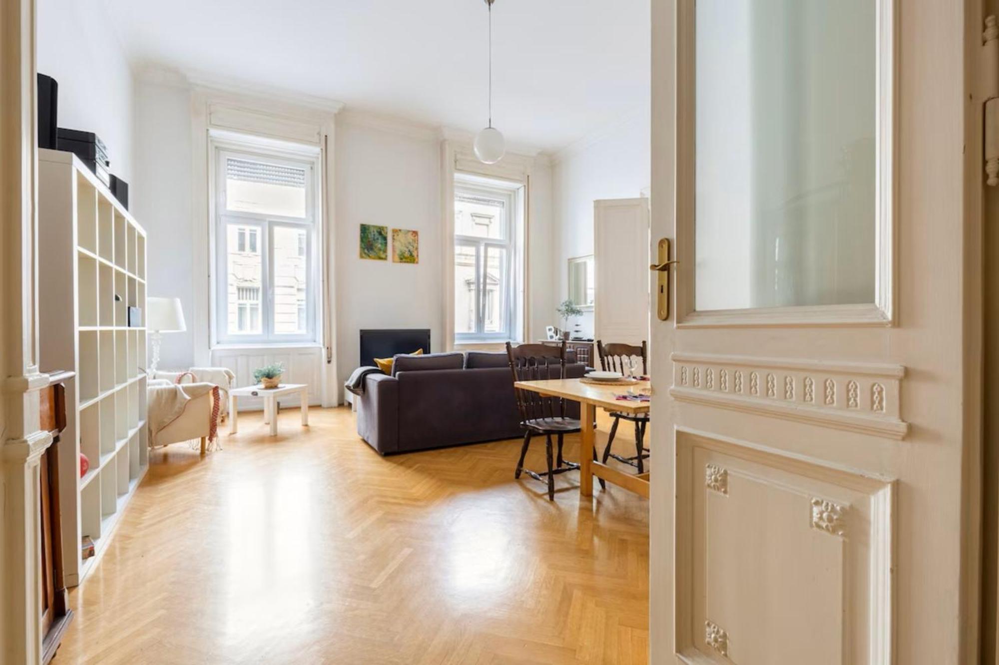 Bourgeois Elegance In The Heart Of Budapest Luaran gambar