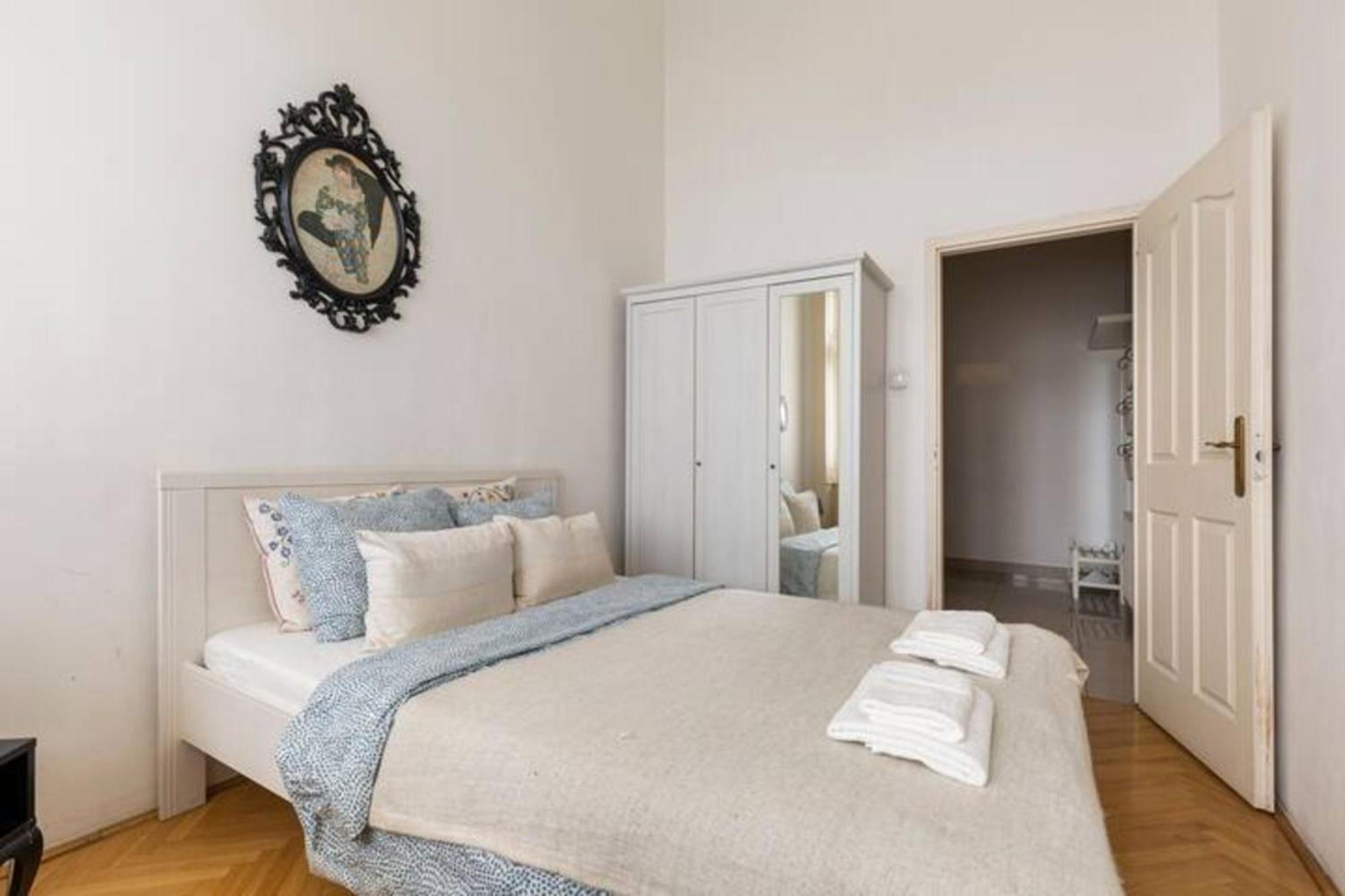 Bourgeois Elegance In The Heart Of Budapest Luaran gambar